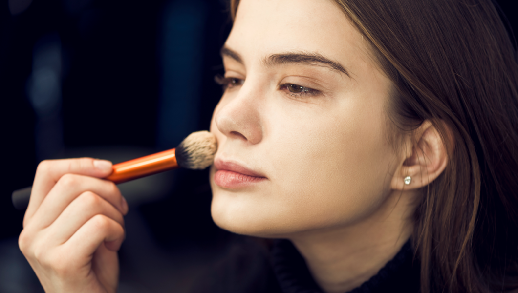 How to Apply Makeup Kits